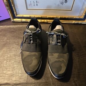 Black and Green Shoe/Sneakers for Everyday Style